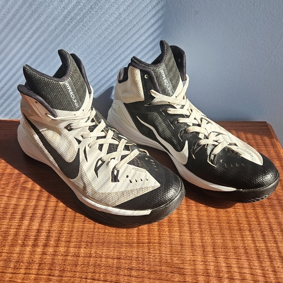 Nike Hyperdunk High Tops 2014 Size 8 - Picture 2 of 8